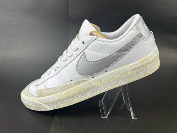 NIKE 22.5CM